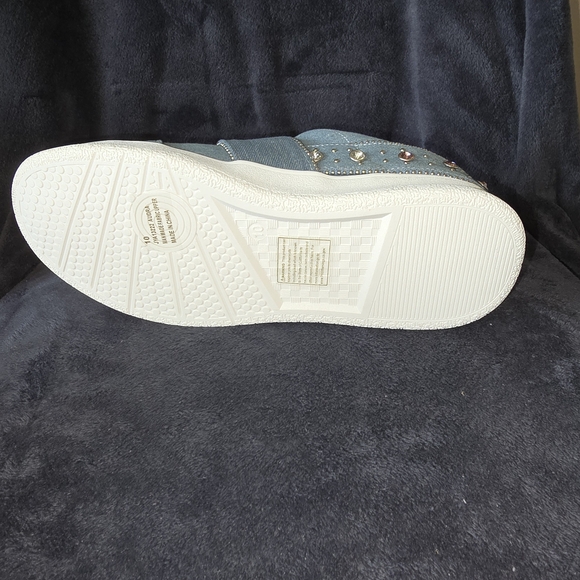 The 'Audra' Women's Sneaker With Decorative Buckle - Denim Sz 9.5-10 - Picture 5 of 5